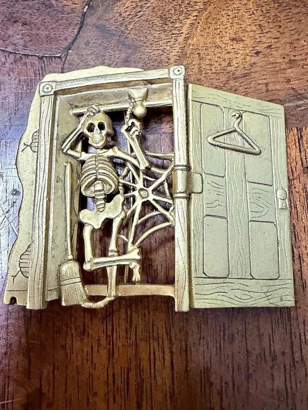 Skeleton in the Closet Door Brooch Gold